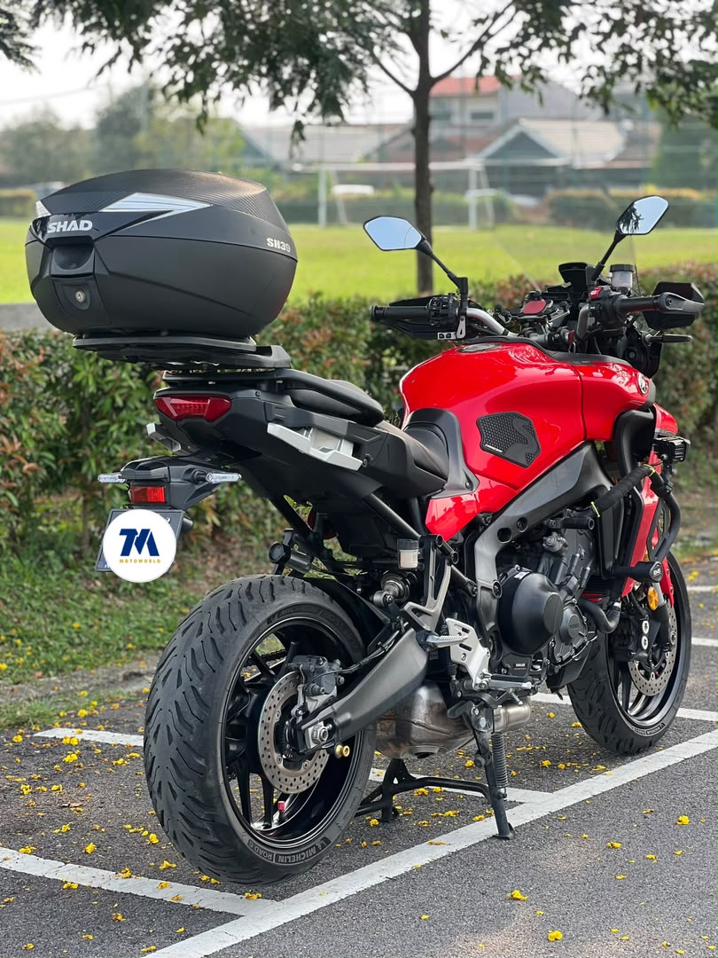 2022 Yamaha Tracer 9 GT | Shad Top Box | Windshield | Crash Bar - Image 4