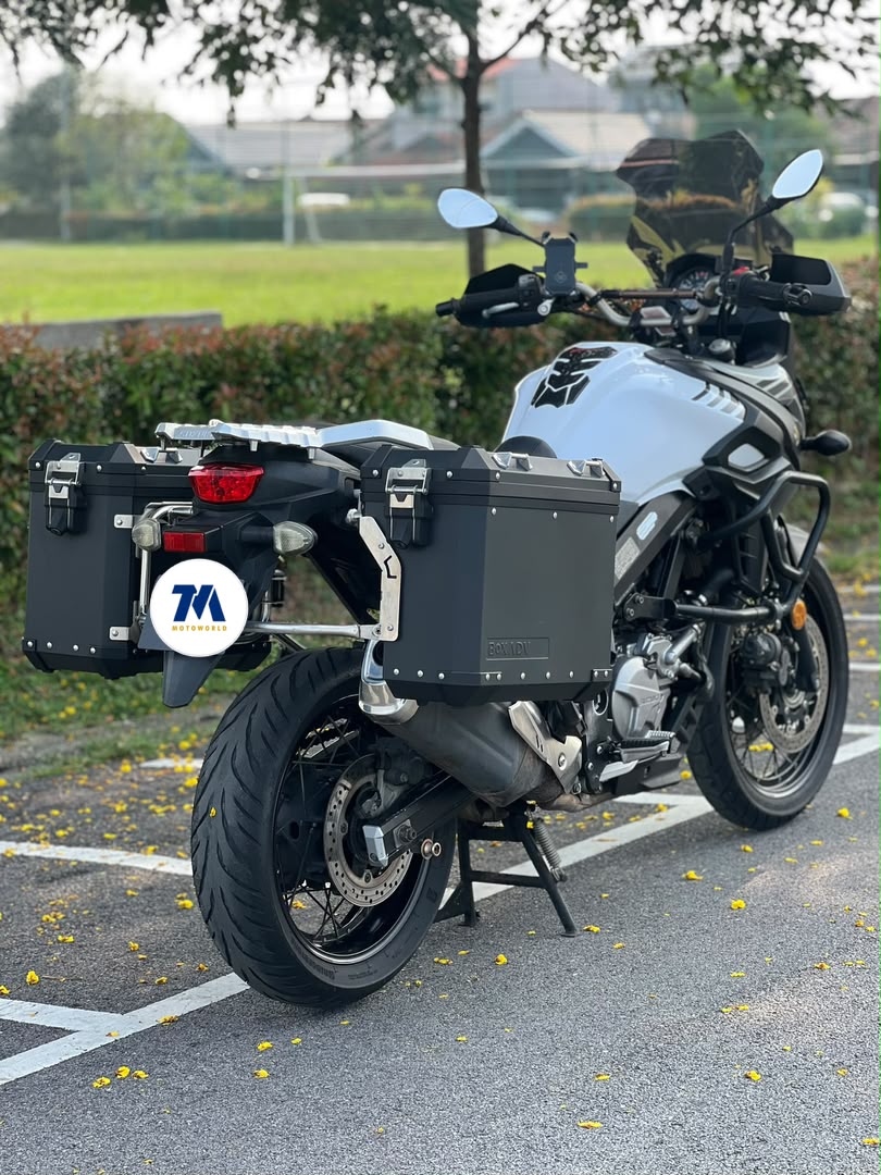 2017 Suzuki V-Strom 650 | Side Box | Crash Bar | Spotlights - Image 3