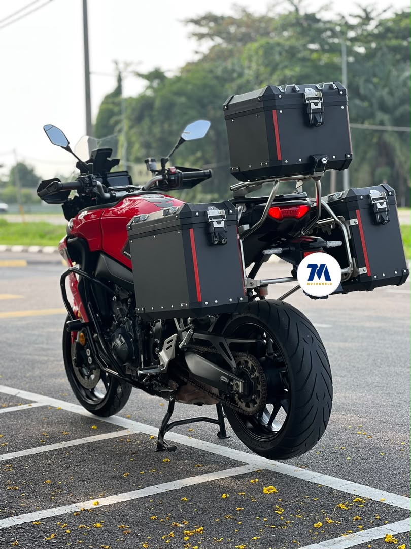 2022 Yamaha Tracer 9 GT | Top Box | Crash Bar | Windshield - Image 3