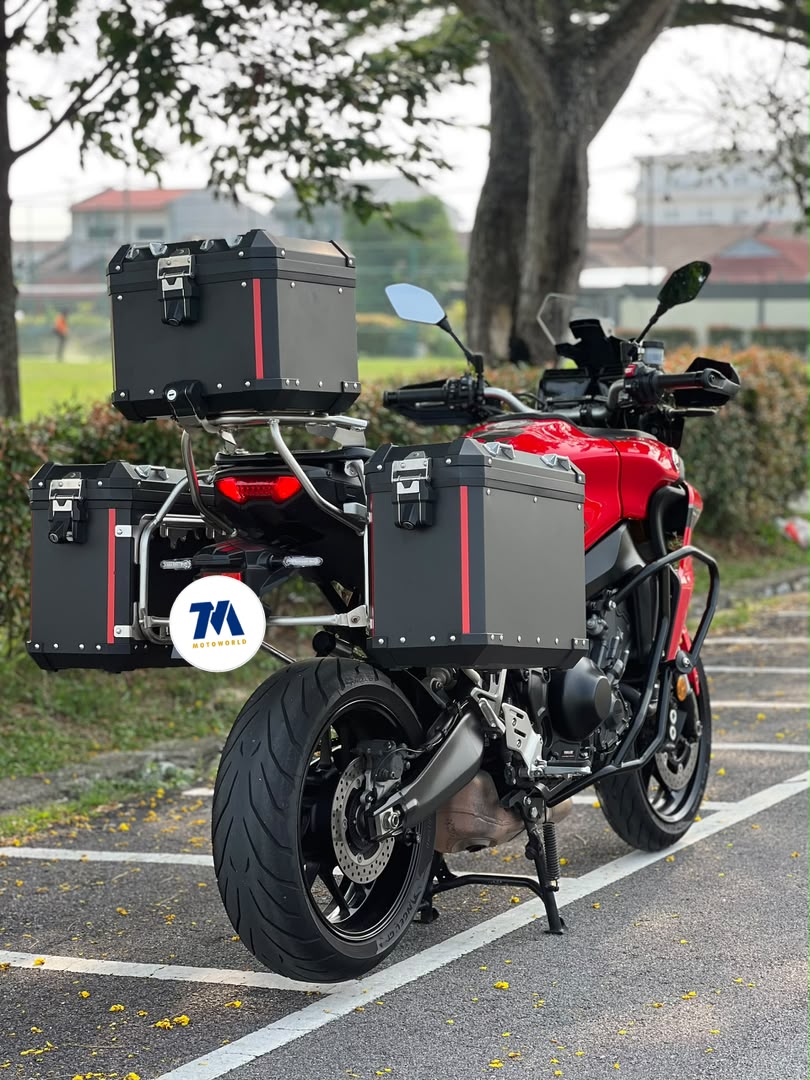 2022 Yamaha Tracer 9 GT | Top Box | Crash Bar | Windshield - Image 4