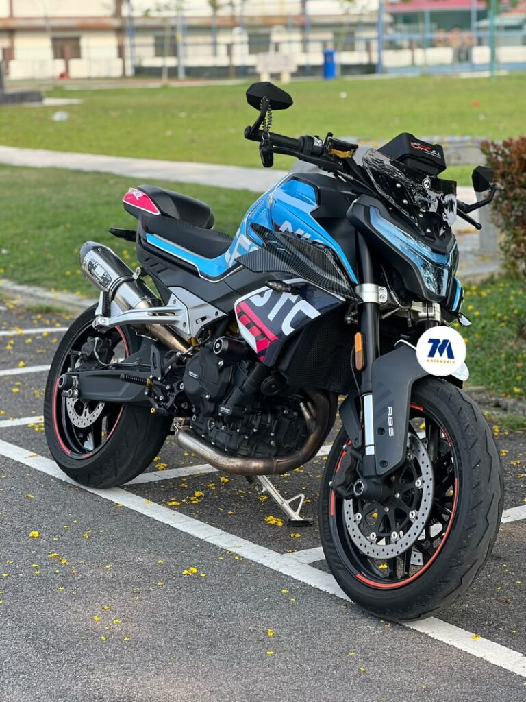 front 3/4 view of the CF MOTO NK 800 motorcycle in a parking lot