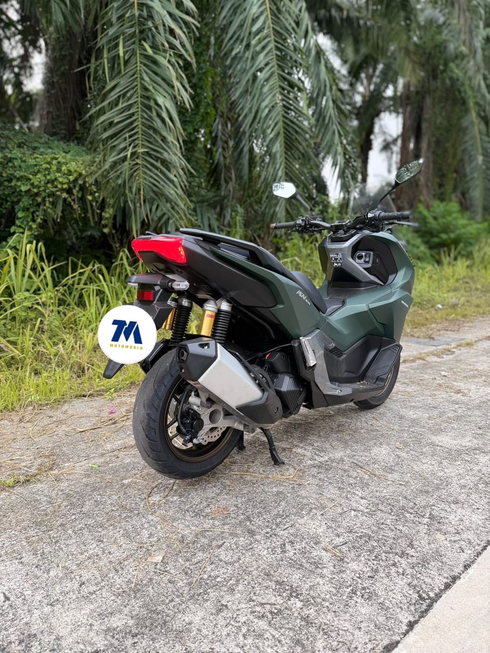 2025 Honda ADV160 | Green - Image 2