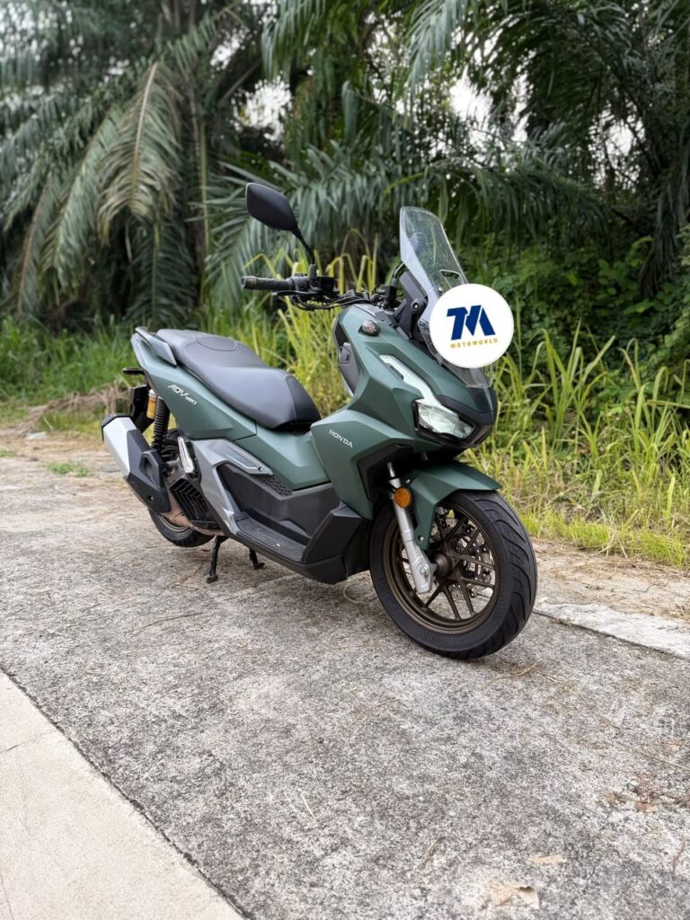 Front 3/4 view of a green Honda ADV160 motorcycle