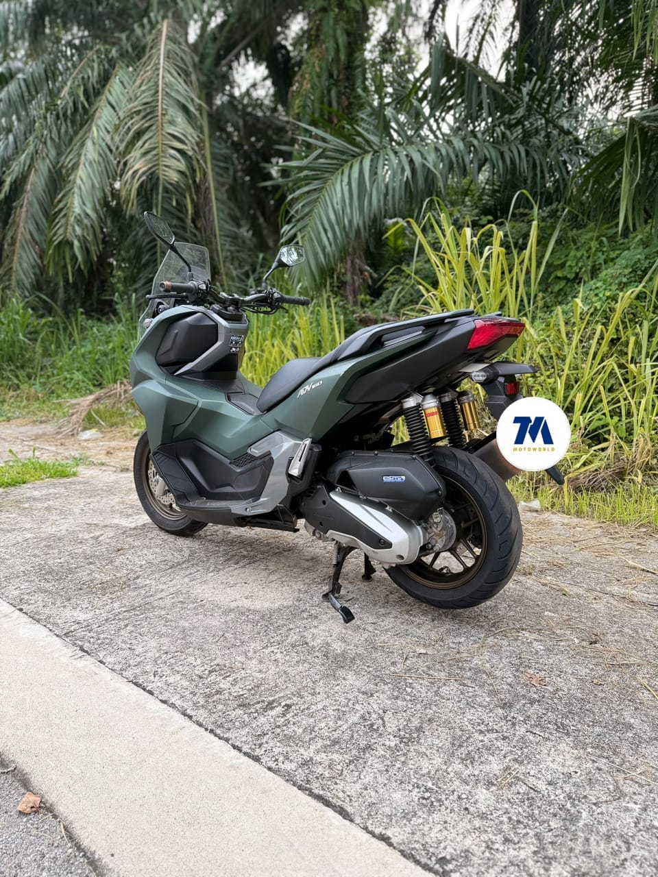 2025 Honda ADV160 | Green - Image 3