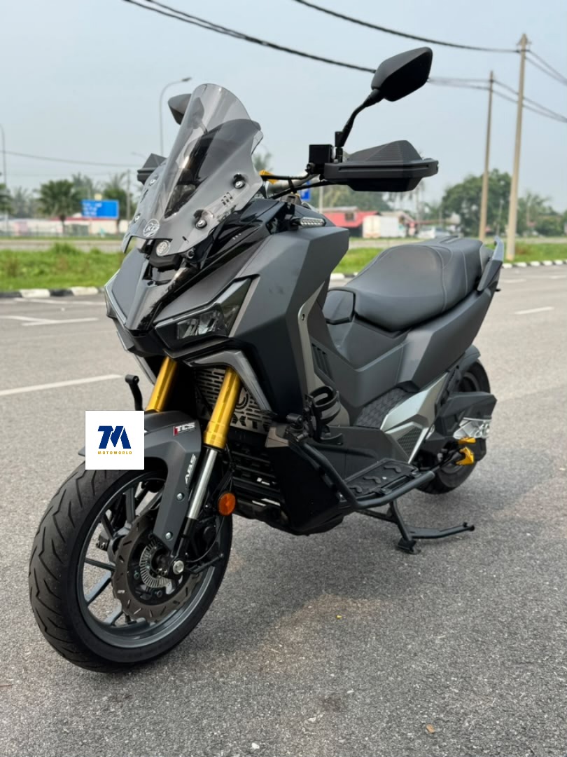 2025 SYM ADXTG 400 | Black | Windshield & Handguard - Image 2