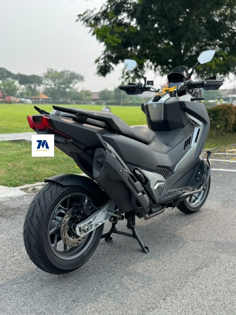 2025 SYM ADXTG 400 | Black | Windshield & Handguard - Image 3