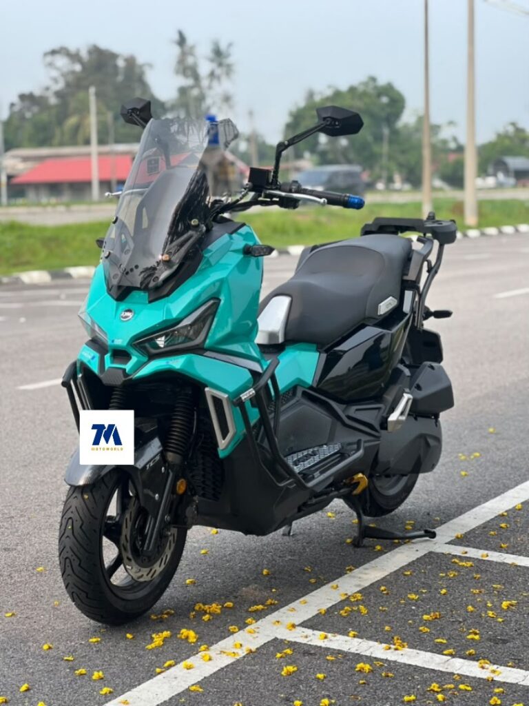 Front view of SYM HUSKY 200 motorcycle in teal