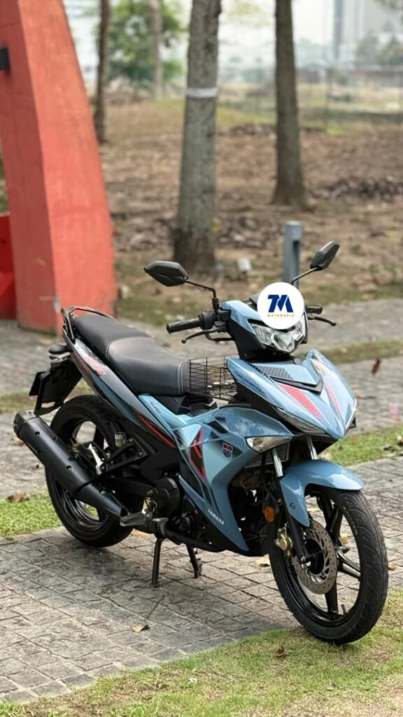 Front view of Yamaha Y15 motorcycle in blue with red accents