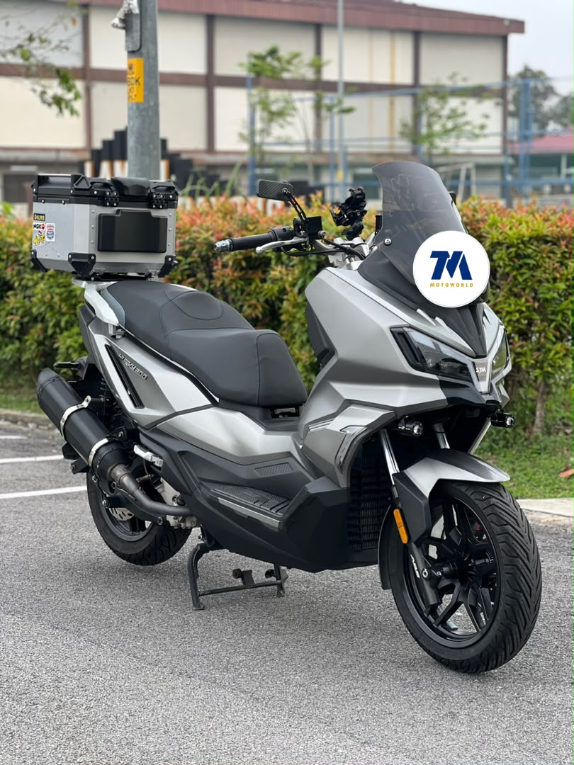 2025 SYM Husky 300 | Top Box | Spotlight - Image 2
