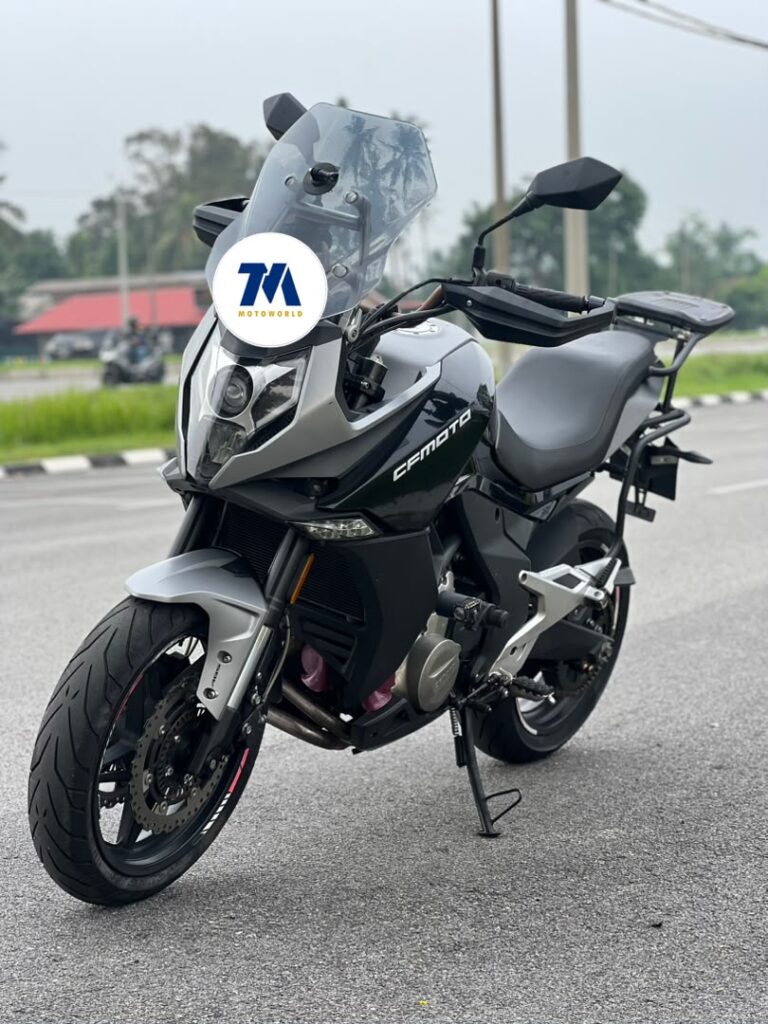 Front view of the CFMOTO MT650 motorcycle