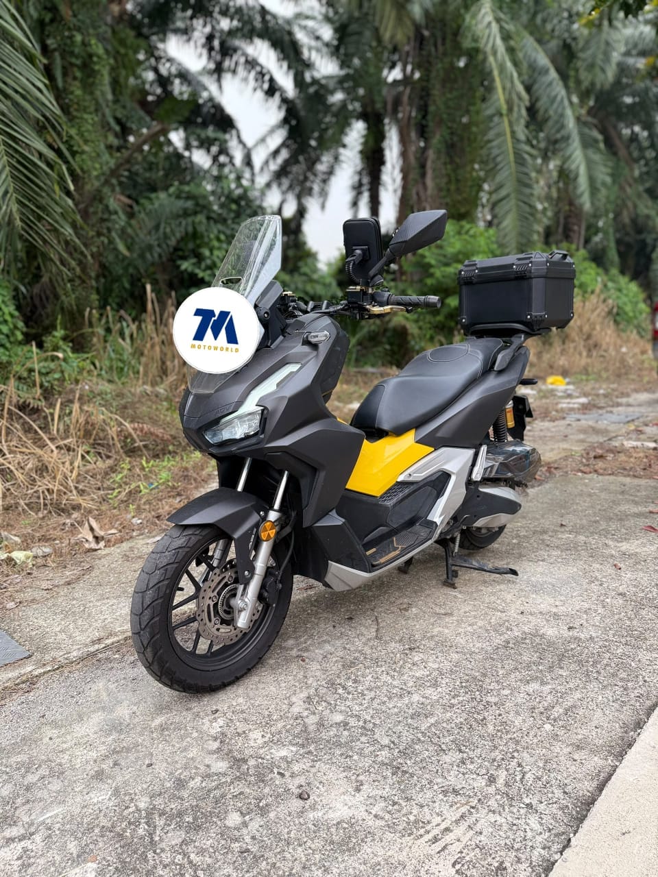 2023 Honda ADV160 | Black - Image 2