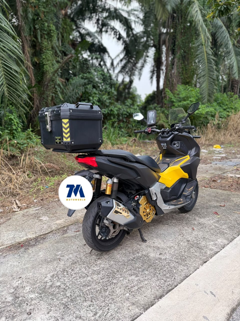 2023 Honda ADV160 | Black - Image 3