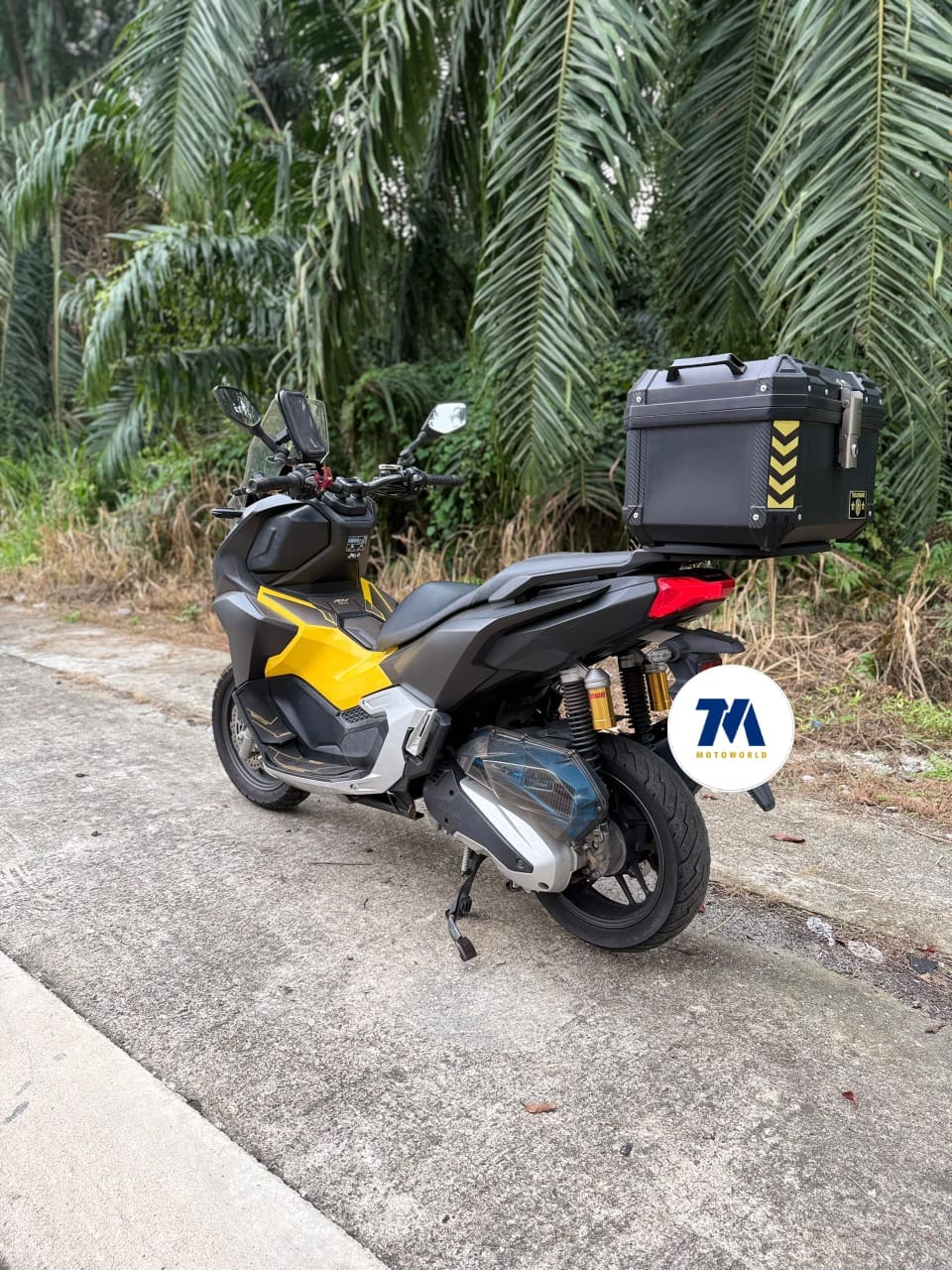 2023 Honda ADV160 | Black - Image 4