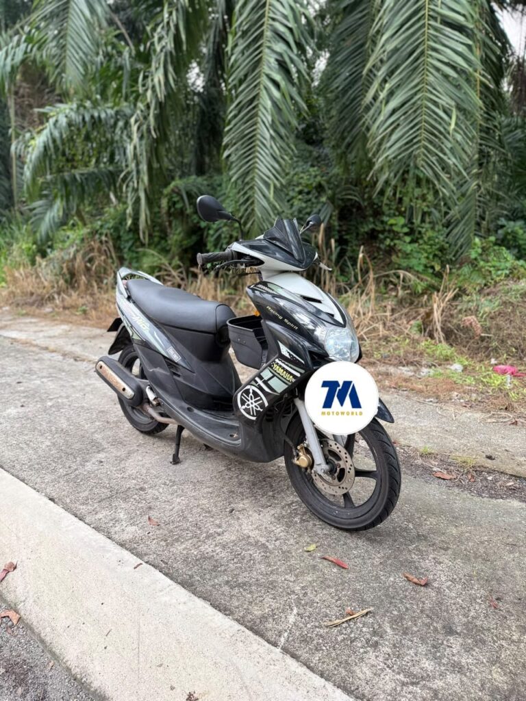 front 3/4 view of Yamaha Ego S motorcycle