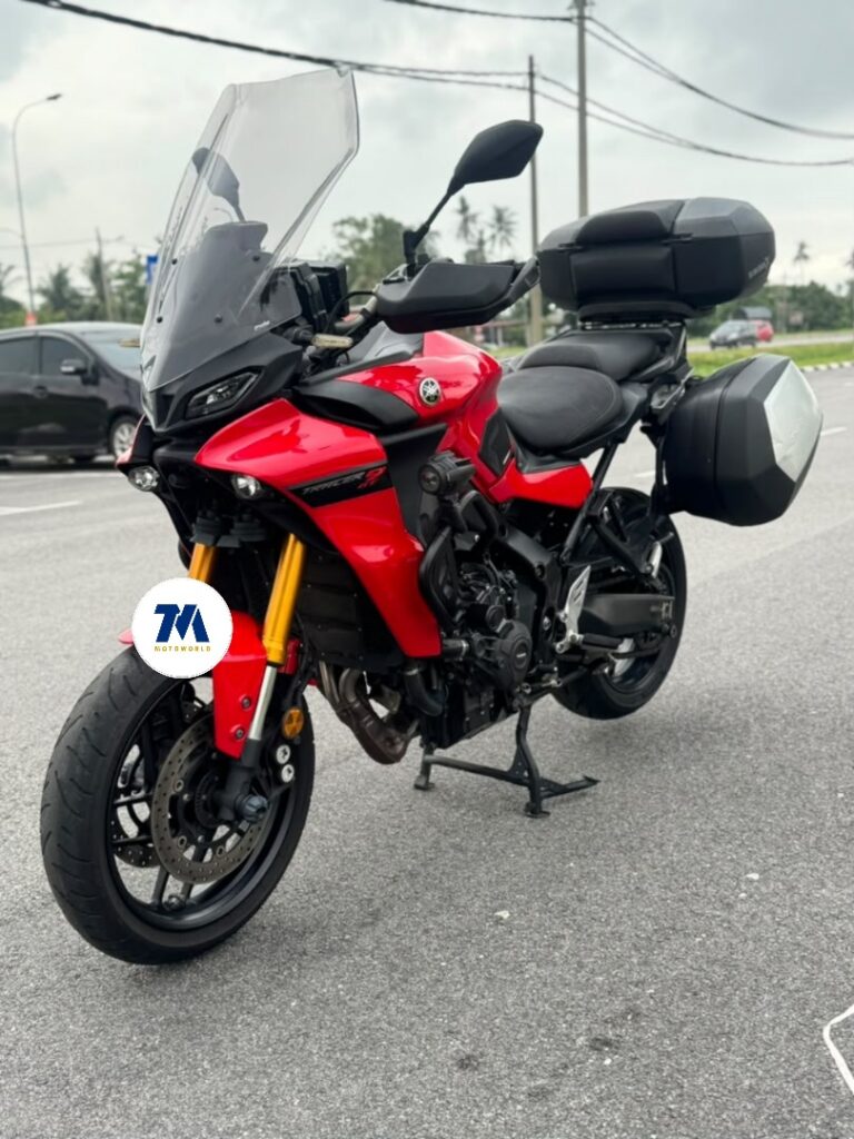 Front 3/4 view of a red Yamaha Tracer with top box