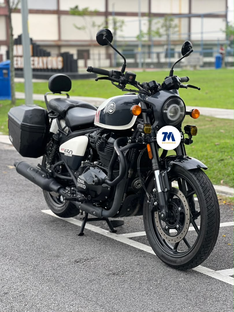 2024 Royal Enfield 650 Shotgun | GIVI Side Box | Backrest - Image 2