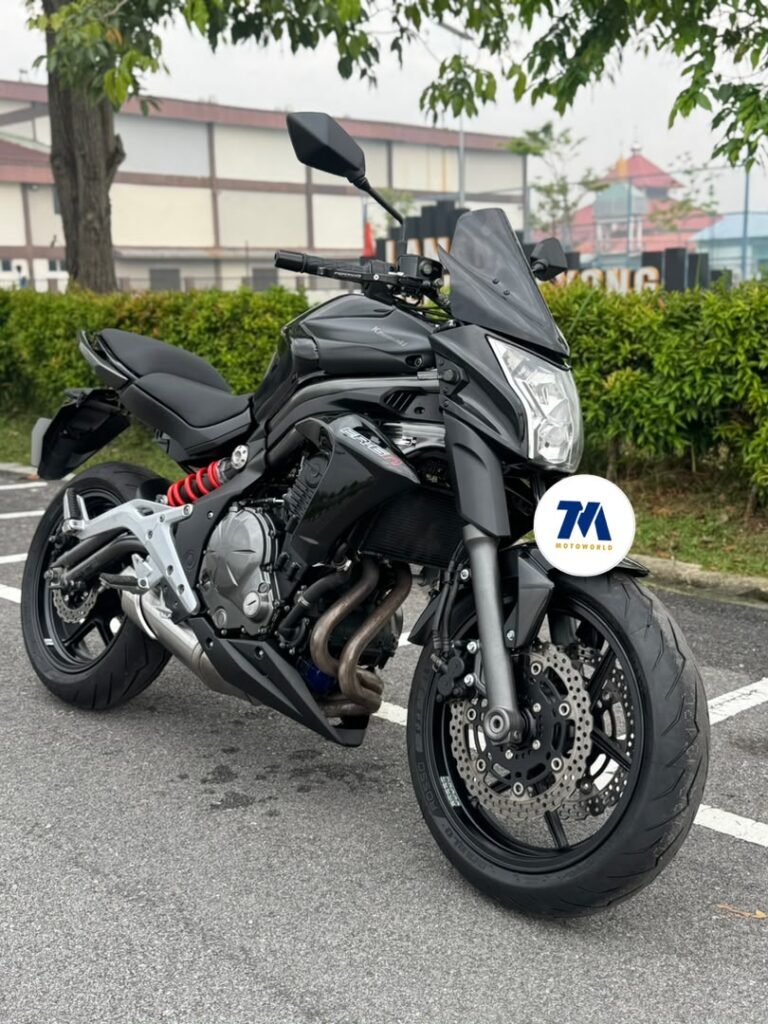 front view of the Kawasaki ER6-N motorcycle
